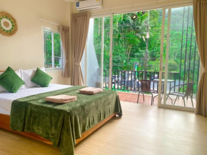 private room with share bathroom at Little wild house Khaosok